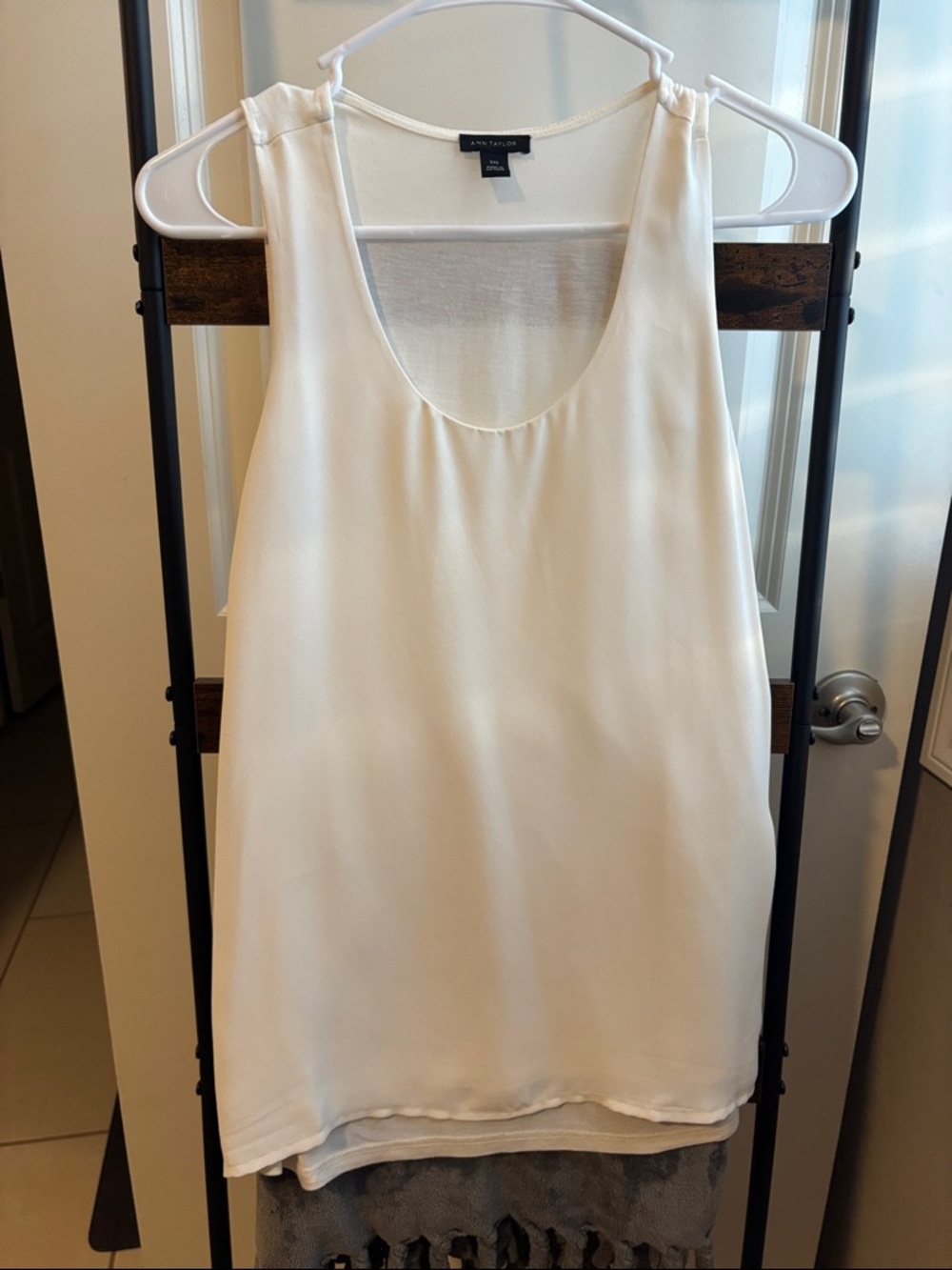Ann Taylor Sleeveless Lined Blouse